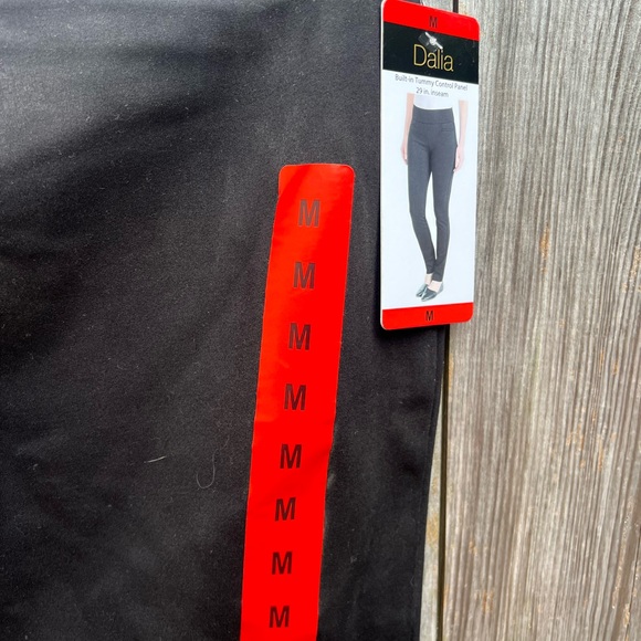 Dalia Pull-On Black pants with Tummy Control size Med NWT - Picture 5 of 7